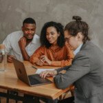 Logotipo del grupo Management Secrets